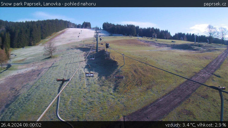 Snow park Paprsek - Lanovka - pohled nahoru - 26.4.2024 v 08:00