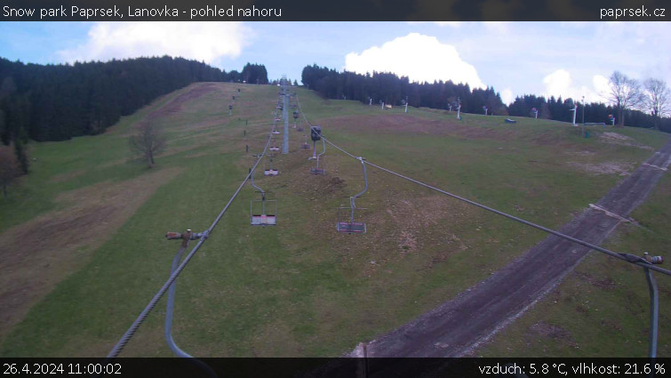Snow park Paprsek - Lanovka - pohled nahoru - 26.4.2024 v 11:00