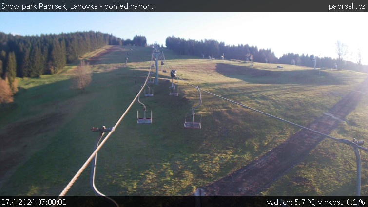 Snow park Paprsek - Lanovka - pohled nahoru - 27.4.2024 v 07:00