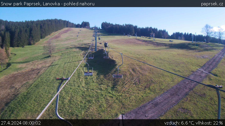 Snow park Paprsek - Lanovka - pohled nahoru - 27.4.2024 v 08:00