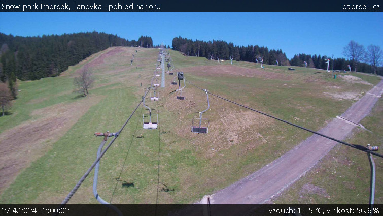 Snow park Paprsek - Lanovka - pohled nahoru - 27.4.2024 v 12:00