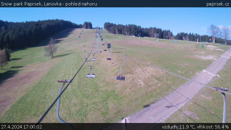 Snow park Paprsek - Lanovka - pohled nahoru - 27.4.2024 v 17:00