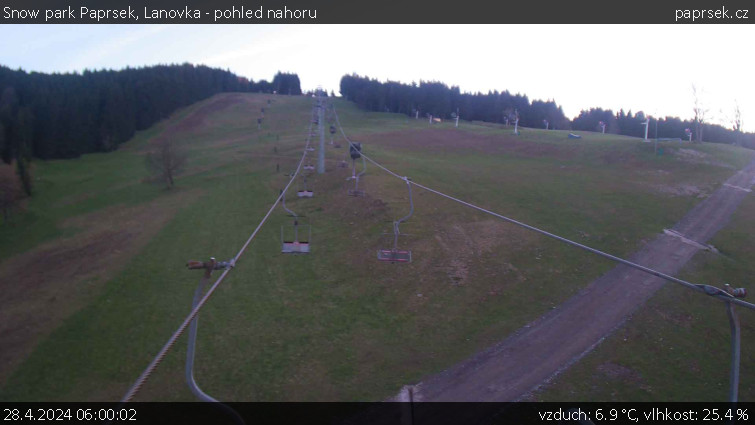 Snow park Paprsek - Lanovka - pohled nahoru - 28.4.2024 v 06:00