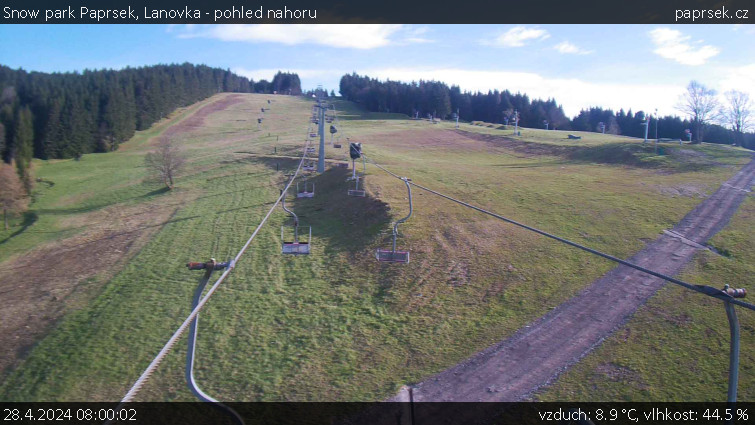 Snow park Paprsek - Lanovka - pohled nahoru - 28.4.2024 v 08:00