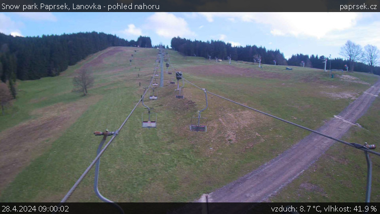 Snow park Paprsek - Lanovka - pohled nahoru - 28.4.2024 v 09:00