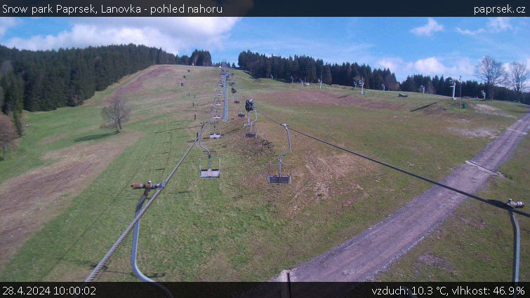 Snow park Paprsek - Lanovka - pohled nahoru - 28.4.2024 v 10:00