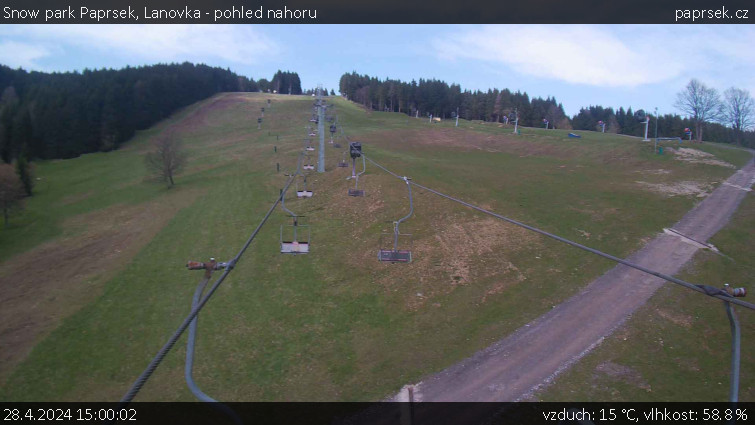 Snow park Paprsek - Lanovka - pohled nahoru - 28.4.2024 v 15:00