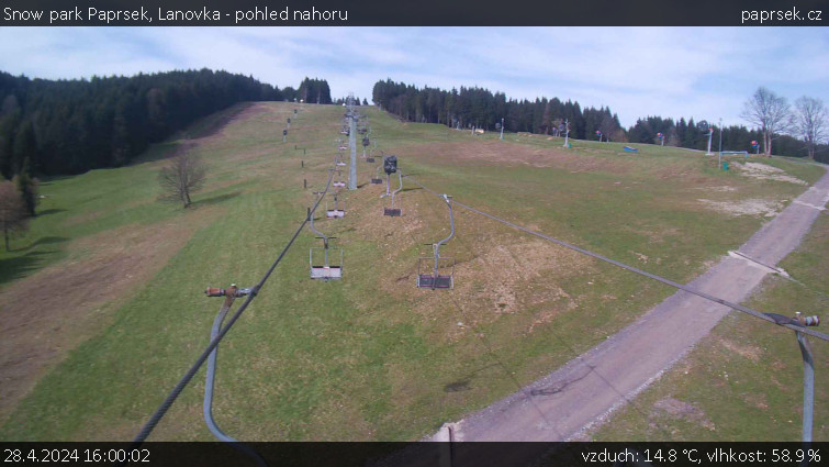 Snow park Paprsek - Lanovka - pohled nahoru - 28.4.2024 v 16:00