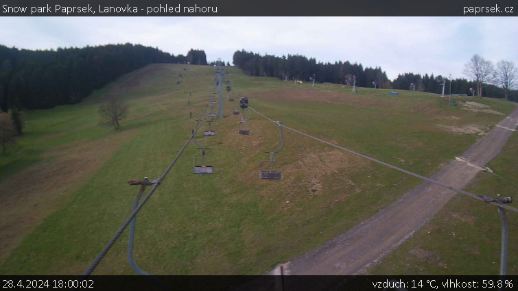 Snow park Paprsek - Lanovka - pohled nahoru - 28.4.2024 v 18:00