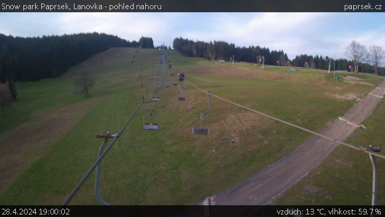 Snow park Paprsek - Lanovka - pohled nahoru - 28.4.2024 v 19:00