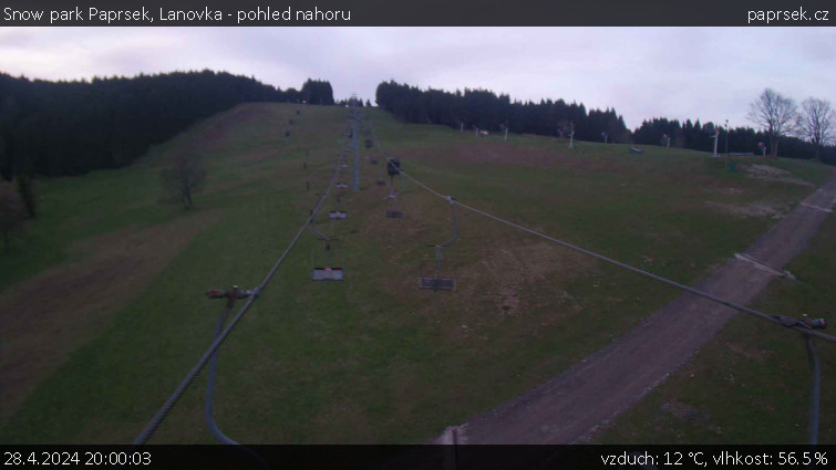 Snow park Paprsek - Lanovka - pohled nahoru - 28.4.2024 v 20:00