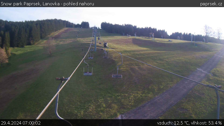 Snow park Paprsek - Lanovka - pohled nahoru - 29.4.2024 v 07:00