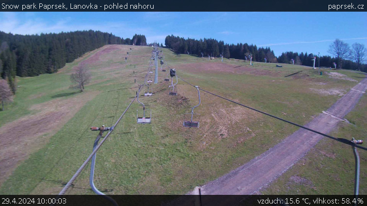 Snow park Paprsek - Lanovka - pohled nahoru - 29.4.2024 v 10:00