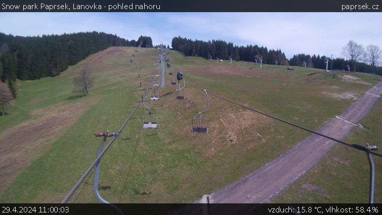 Snow park Paprsek - Lanovka - pohled nahoru - 29.4.2024 v 11:00