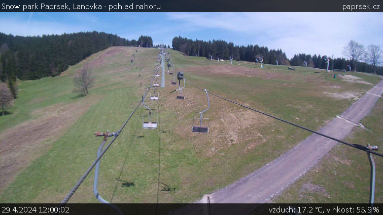 Snow park Paprsek - Lanovka - pohled nahoru - 29.4.2024 v 12:00