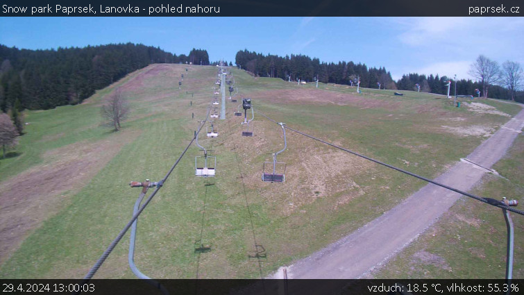 Snow park Paprsek - Lanovka - pohled nahoru - 29.4.2024 v 13:00