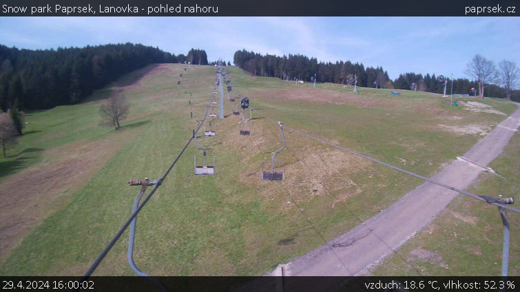 Snow park Paprsek - Lanovka - pohled nahoru - 29.4.2024 v 16:00