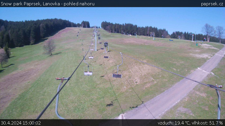 Snow park Paprsek - Lanovka - pohled nahoru - 30.4.2024 v 15:00