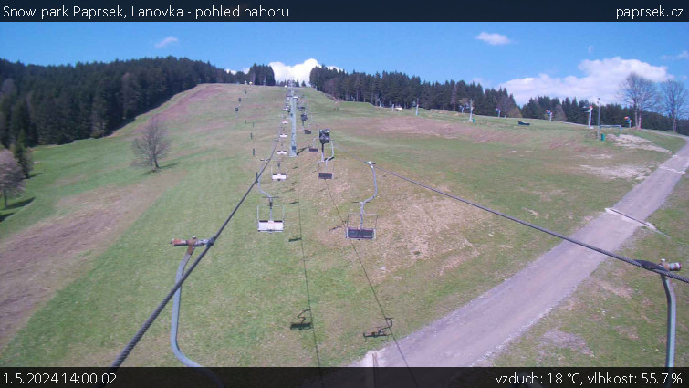 Snow park Paprsek - Lanovka - pohled nahoru - 1.5.2024 v 14:00