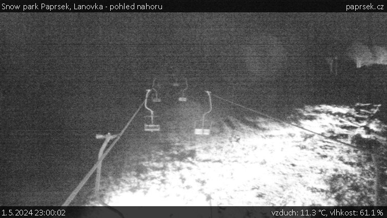 Snow park Paprsek - Lanovka - pohled nahoru - 1.5.2024 v 23:00