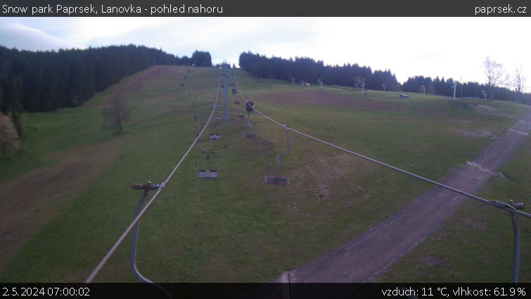 Snow park Paprsek - Lanovka - pohled nahoru - 2.5.2024 v 07:00