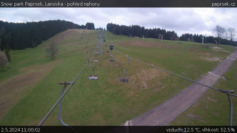 Snow park Paprsek - Lanovka - pohled nahoru - 2.5.2024 v 11:00