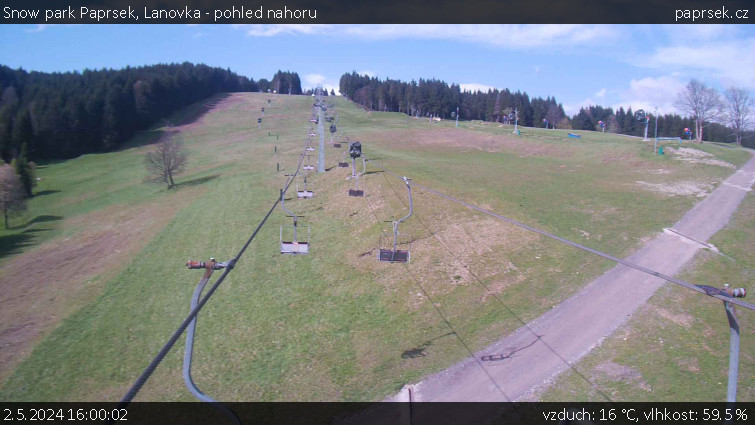 Snow park Paprsek - Lanovka - pohled nahoru - 2.5.2024 v 16:00