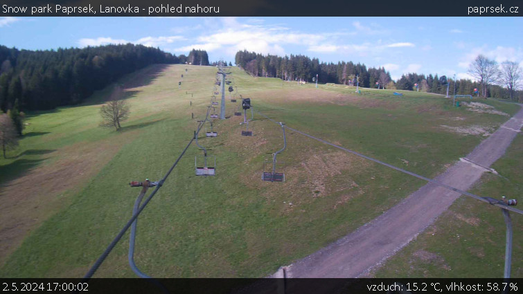 Snow park Paprsek - Lanovka - pohled nahoru - 2.5.2024 v 17:00