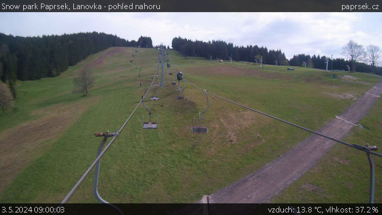 Snow park Paprsek - Lanovka - pohled nahoru - 3.5.2024 v 09:00