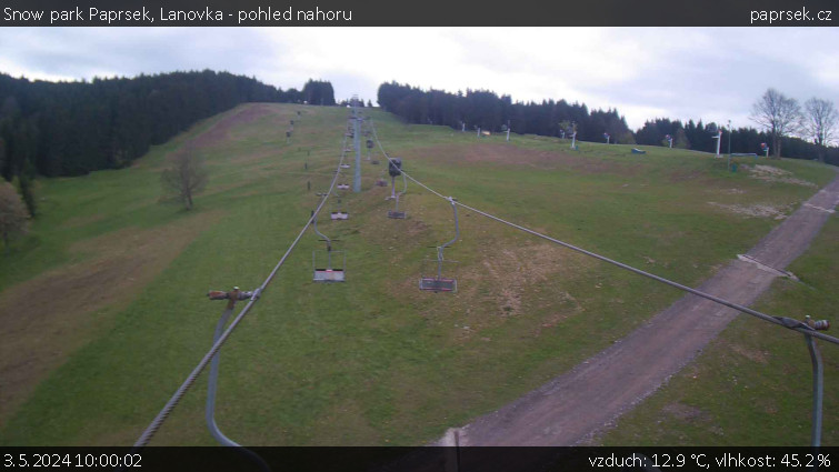 Snow park Paprsek - Lanovka - pohled nahoru - 3.5.2024 v 10:00