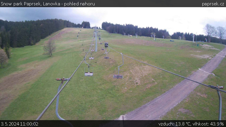 Snow park Paprsek - Lanovka - pohled nahoru - 3.5.2024 v 11:00