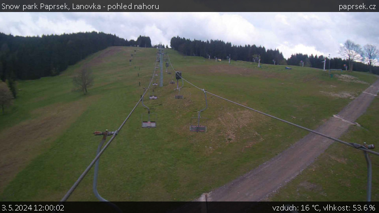 Snow park Paprsek - Lanovka - pohled nahoru - 3.5.2024 v 12:00