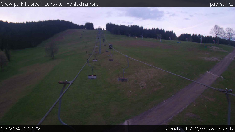 Snow park Paprsek - Lanovka - pohled nahoru - 3.5.2024 v 20:00