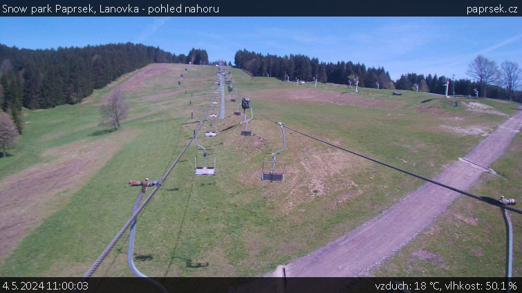 Snow park Paprsek - Lanovka - pohled nahoru - 4.5.2024 v 11:00