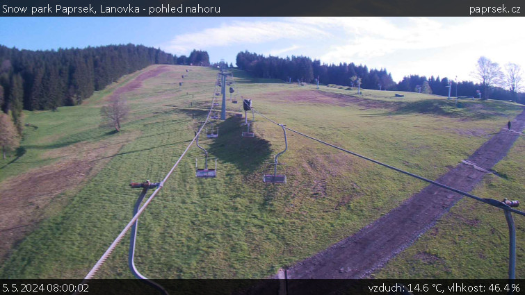 Snow park Paprsek - Lanovka - pohled nahoru - 5.5.2024 v 08:00