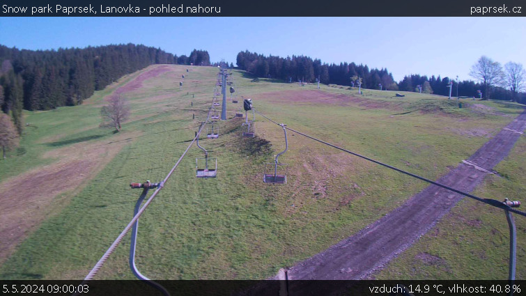 Snow park Paprsek - Lanovka - pohled nahoru - 5.5.2024 v 09:00