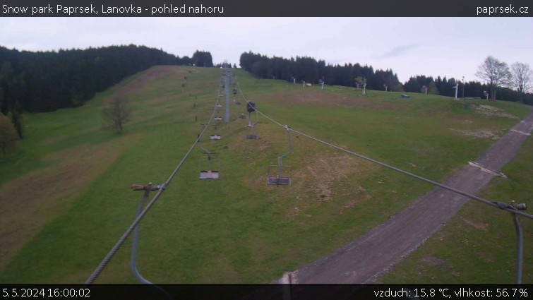 Snow park Paprsek - Lanovka - pohled nahoru - 5.5.2024 v 16:00