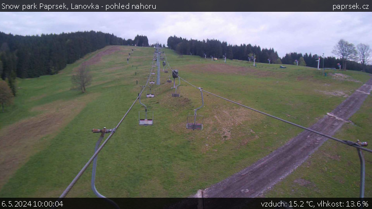 Snow park Paprsek - Lanovka - pohled nahoru - 6.5.2024 v 10:00