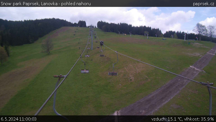 Snow park Paprsek - Lanovka - pohled nahoru - 6.5.2024 v 11:00