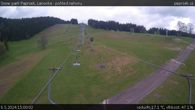 Snow park Paprsek - Lanovka - pohled nahoru - 6.5.2024 v 15:00