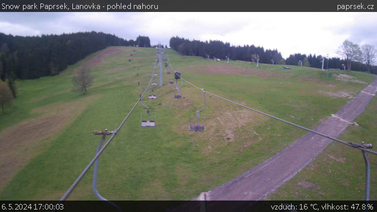 Snow park Paprsek - Lanovka - pohled nahoru - 6.5.2024 v 17:00