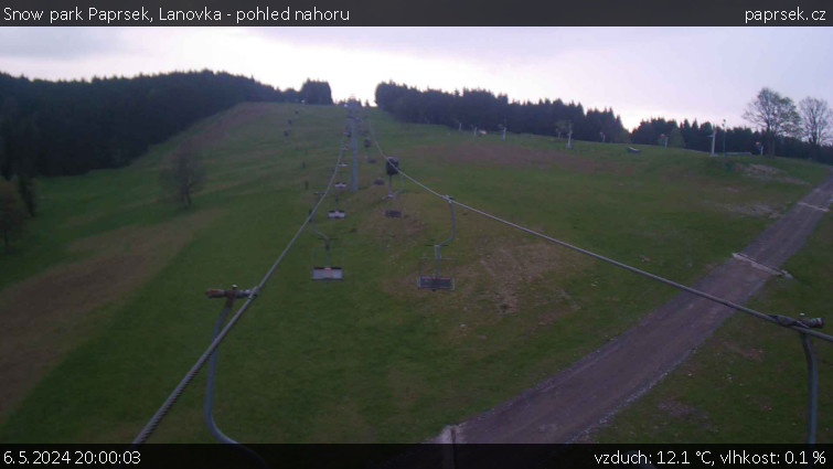 Snow park Paprsek - Lanovka - pohled nahoru - 6.5.2024 v 20:00