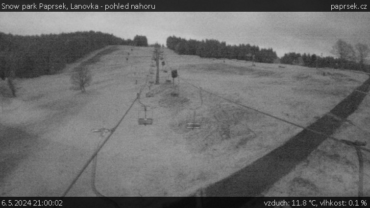 Snow park Paprsek - Lanovka - pohled nahoru - 6.5.2024 v 21:00