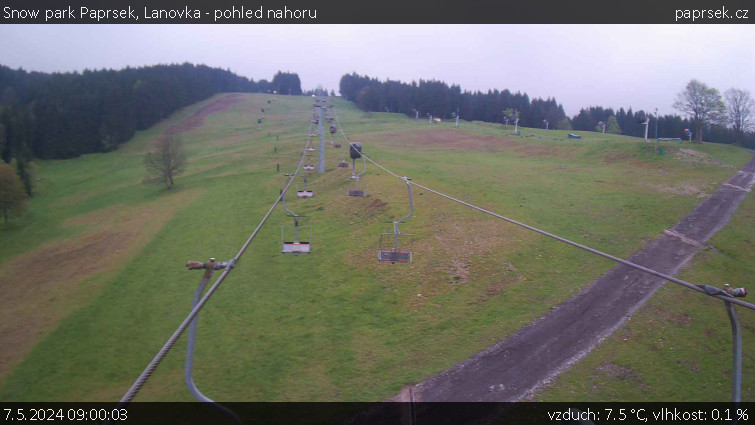 Snow park Paprsek - Lanovka - pohled nahoru - 7.5.2024 v 09:00