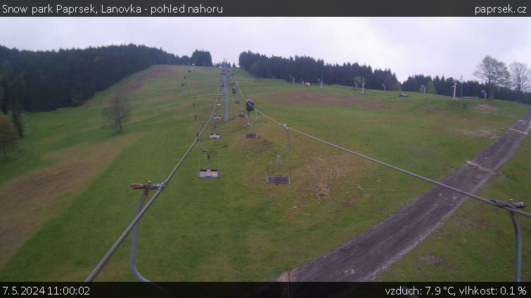 Snow park Paprsek - Lanovka - pohled nahoru - 7.5.2024 v 11:00