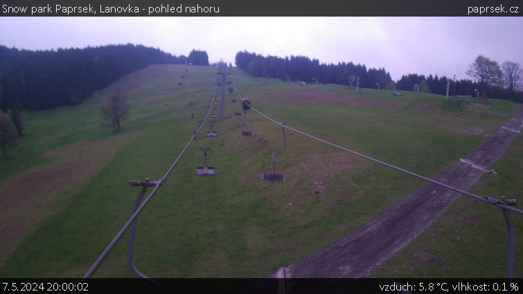 Snow park Paprsek - Lanovka - pohled nahoru - 7.5.2024 v 20:00