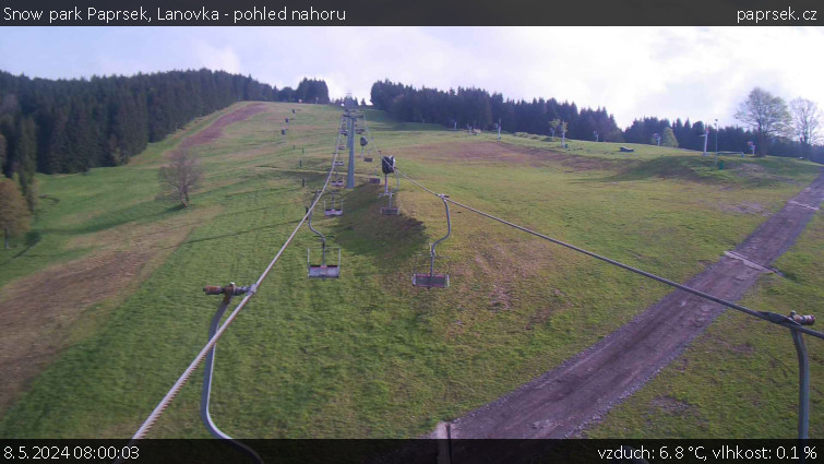 Snow park Paprsek - Lanovka - pohled nahoru - 8.5.2024 v 08:00