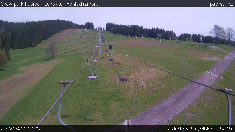 Snow park Paprsek - Lanovka - pohled nahoru - 8.5.2024 v 11:00
