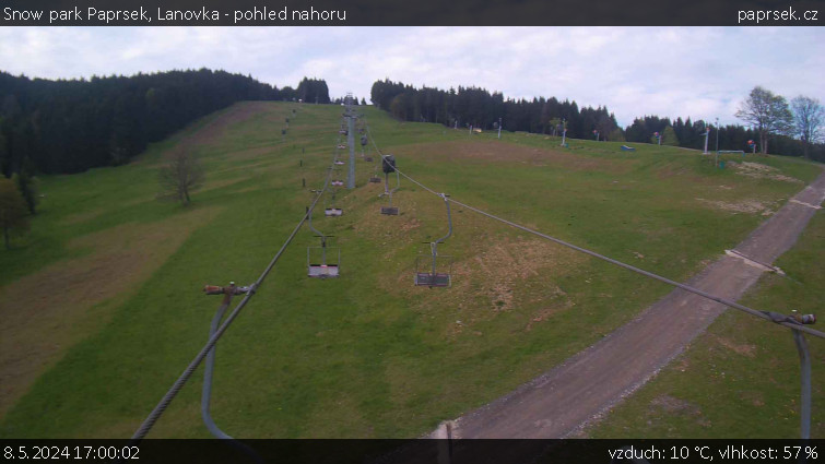Snow park Paprsek - Lanovka - pohled nahoru - 8.5.2024 v 17:00