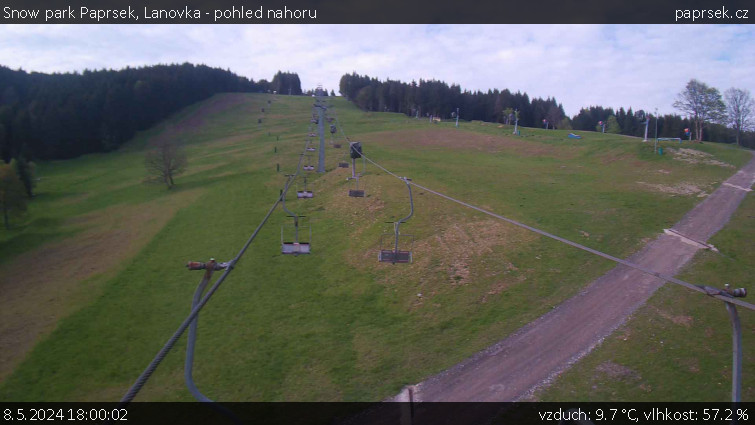 Snow park Paprsek - Lanovka - pohled nahoru - 8.5.2024 v 18:00